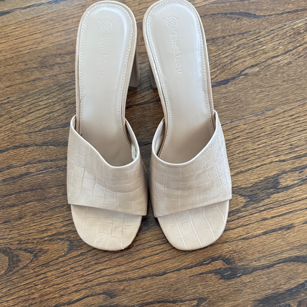 The Drop Women's Beige Croc-Embossed Mules size 8